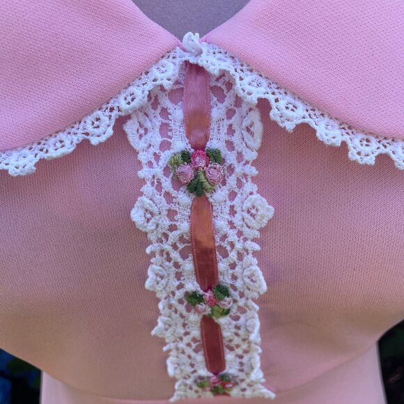 Vintage 1970s Pink Puff Sleeve Maxi Dress w/ Lace Trim – Cottagecore/Victorian - Picture 4 of 6